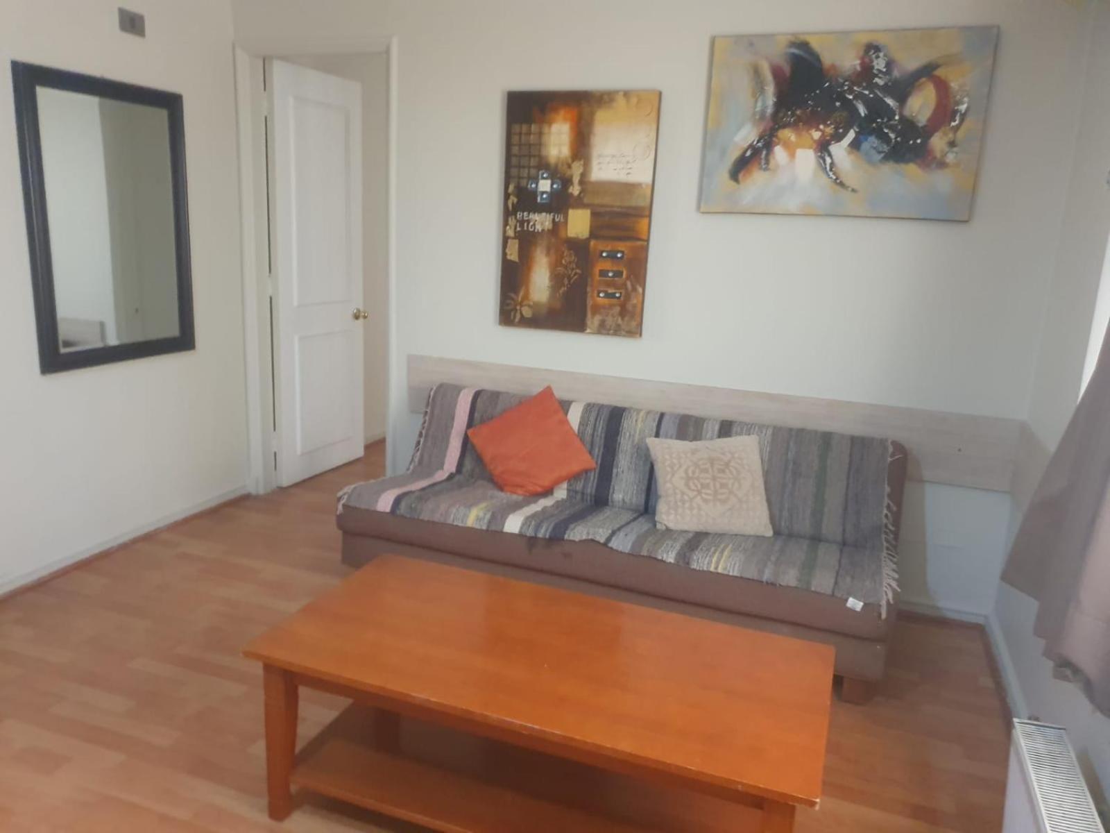 Centrico Departamento A Cuadra De Metro Y Cerca De Costanera Center, Apartamento *